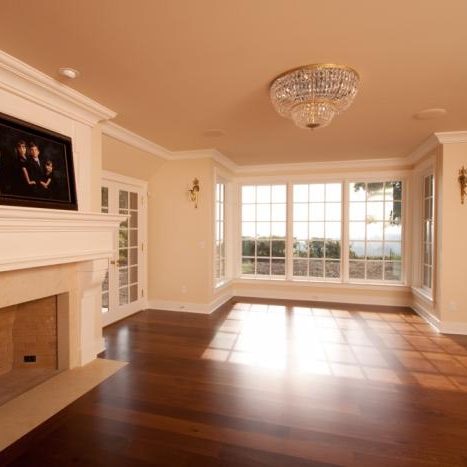 Sundeleaf Painting Portland Living Room 2 700 467 75 S