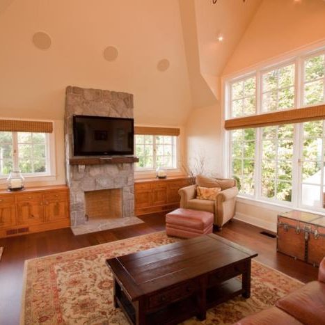 Sundeleaf Painting Portland Living Room 3 700 467 75 S