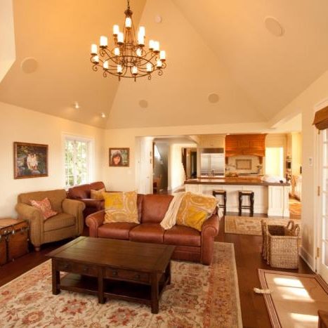 Sundeleaf Painting Portland Living Room 4 700 467 75 S